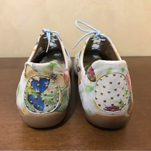 Women's Size 9 Stuart Weitzman, Mr Seymour, Cut Out Butterfly Floral Sneaker - Picture 8 of 9